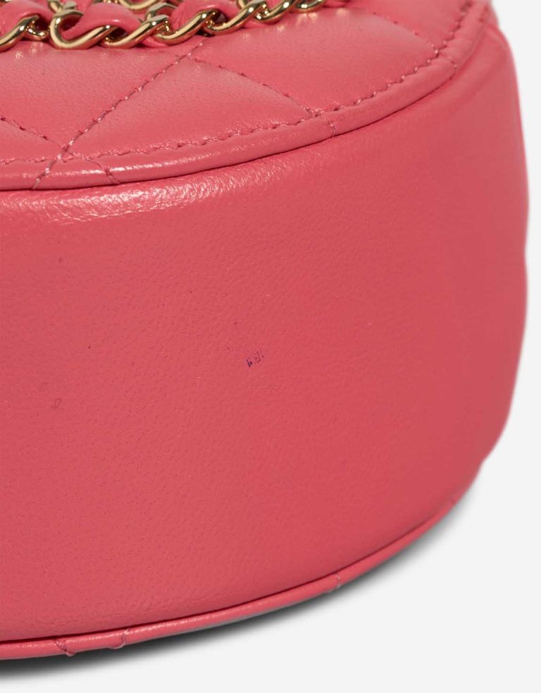 Chanel 19 Round Clutch Lamb Pink Signs of wear | Sell your designer bag