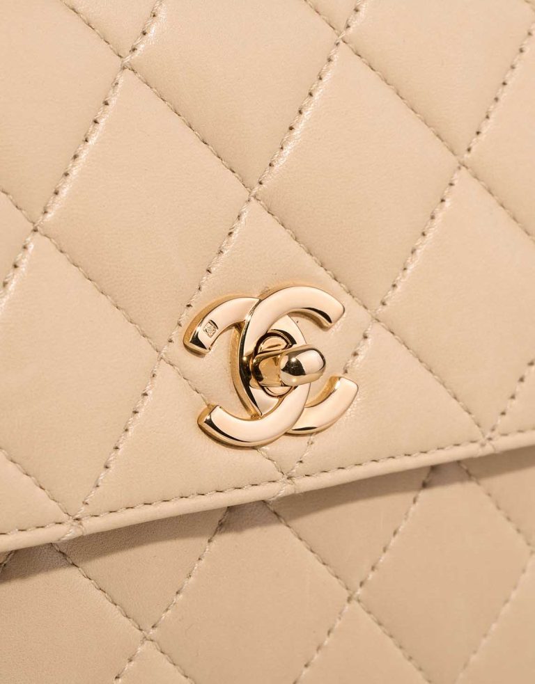 Chanel Timeless Handle Medium Lamb Beige Closing System | Sell your designer bag