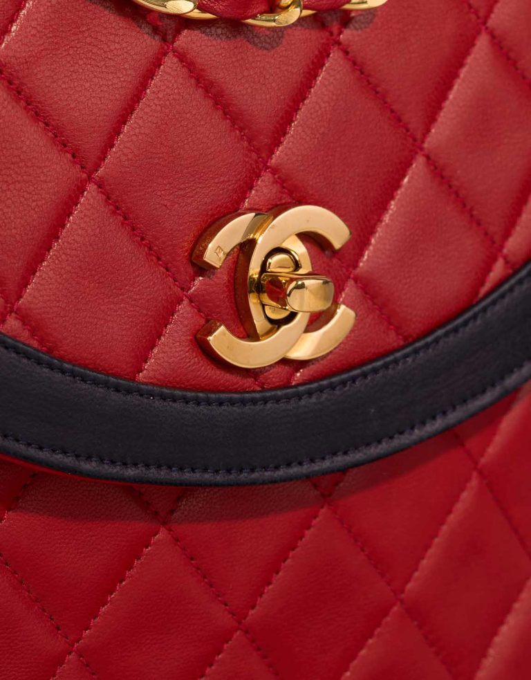 Chanel Coco Flap Medium Lamb Red / Black Closing System | Sell your designer bag