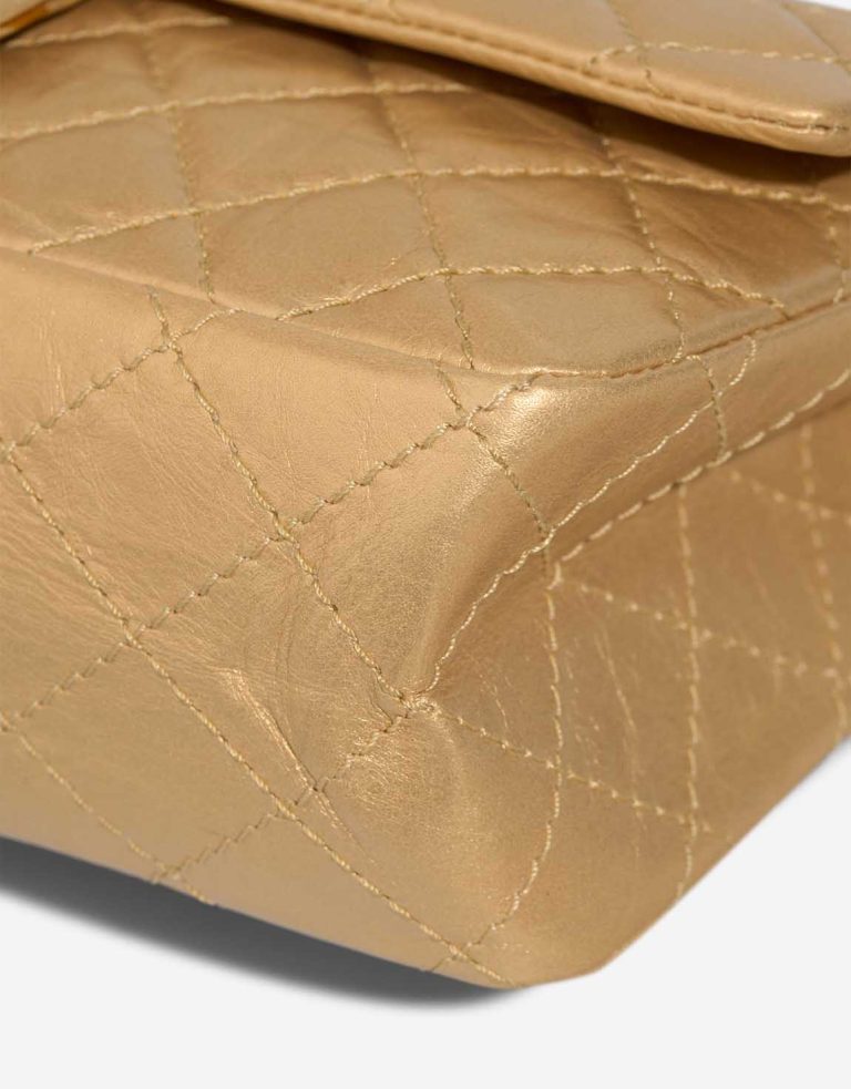 Chanel 2.55 Reissue 224 Aged Calf Gold Signs of wear | Sell your designer bag