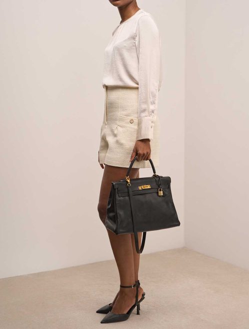 Hermès Kelly 35 Epsom Black on Model | Sell your designer bag