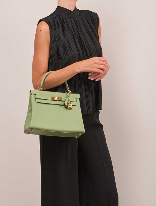 Hermès Kelly 28 Evercolor Vert Criquet on Model | Sell your designer bag