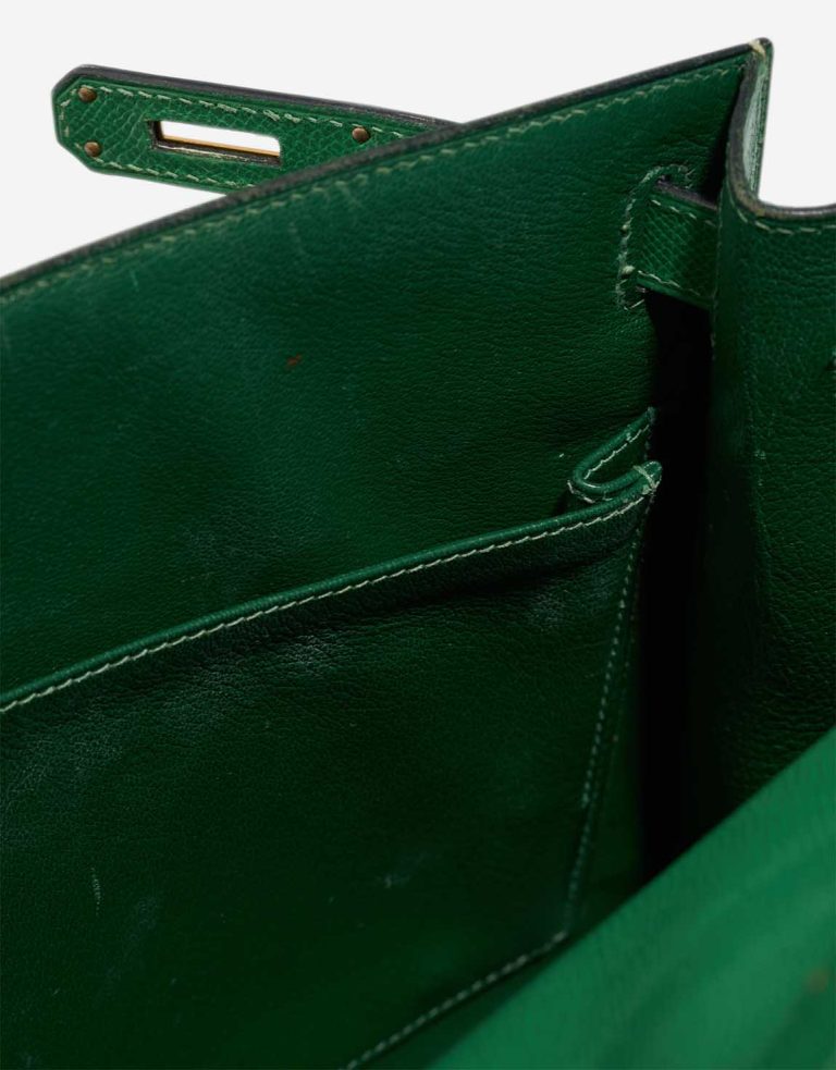 Hermès Kelly 28 Courchevel Vert Émeraude Signs of wear | Sell your designer bag