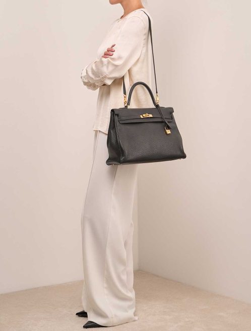 Hermès Kelly 35 Clémence Black on Model | Sell your designer bag