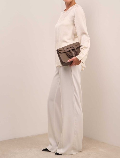 Hermès Halzan 25 Clémence Étoupe on Model | Sell your designer bag