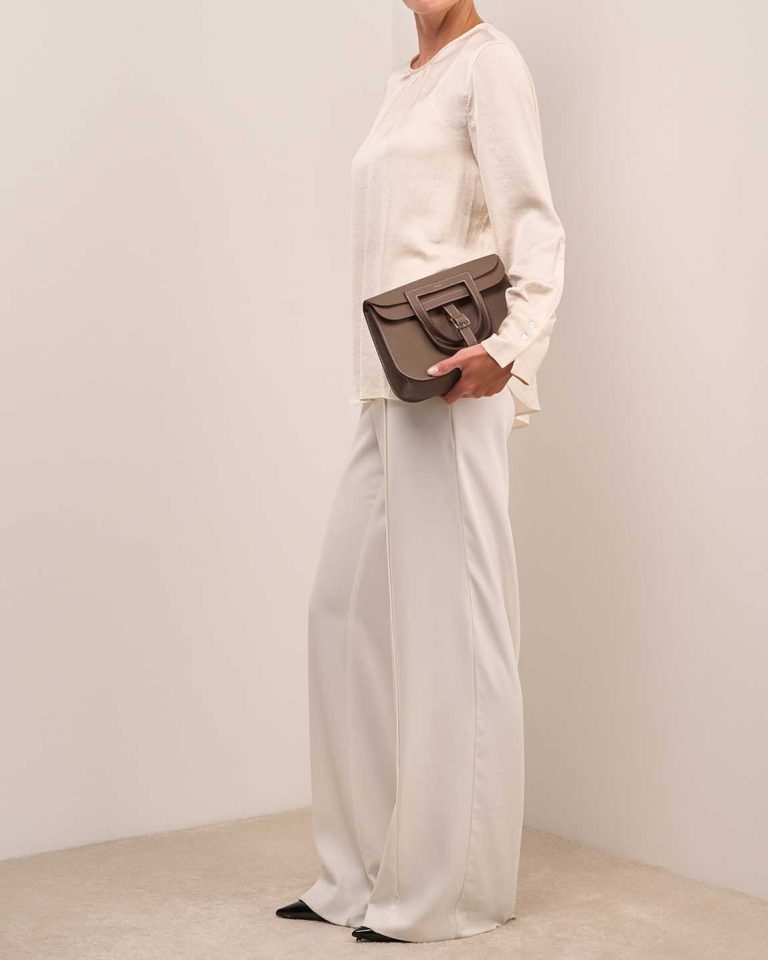 Hermès Halzan 25 Clémence Étoupe Front | Sell your designer bag