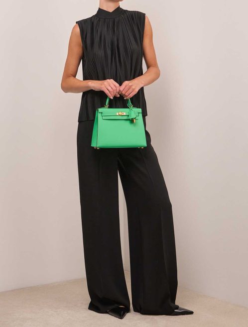Hermès Kelly 25 Epsom Vert Comics on Model | Sell your designer bag