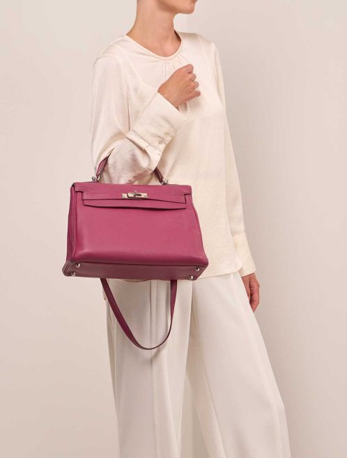 Hermès Kelly 32 Evercolor Tosca on Model | Sell your designer bag