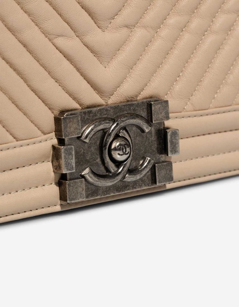 Chanel Boy Large Lamb Beige Closing System | Sell your designer bag
