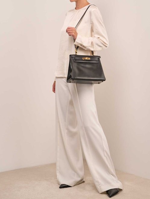 Hermès Kelly 28 Box Black on Model | Sell your designer bag