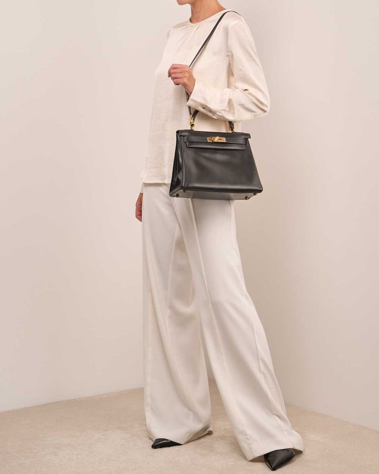 Hermès Kelly 28 Box Black on Model | Sell your designer bag