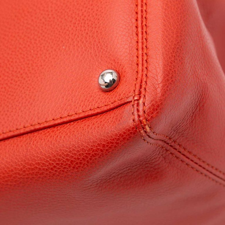 Chanel Executive Cerf Tote Lamb Red Signs of wear | Sell your designer bag