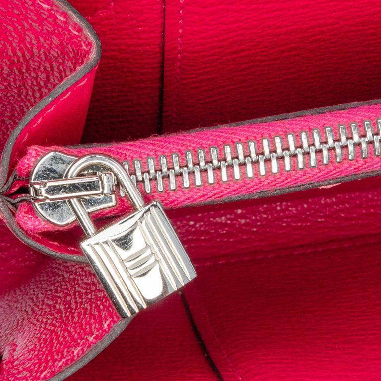 Hermès Kelly To Go Chèvre Mysore Rose Mexico Signs of wear | Sell your designer bag