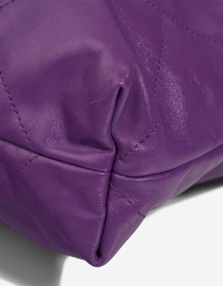 Chanel 22 Medium Lamb Violet Signs of wear | Sell your designer bag