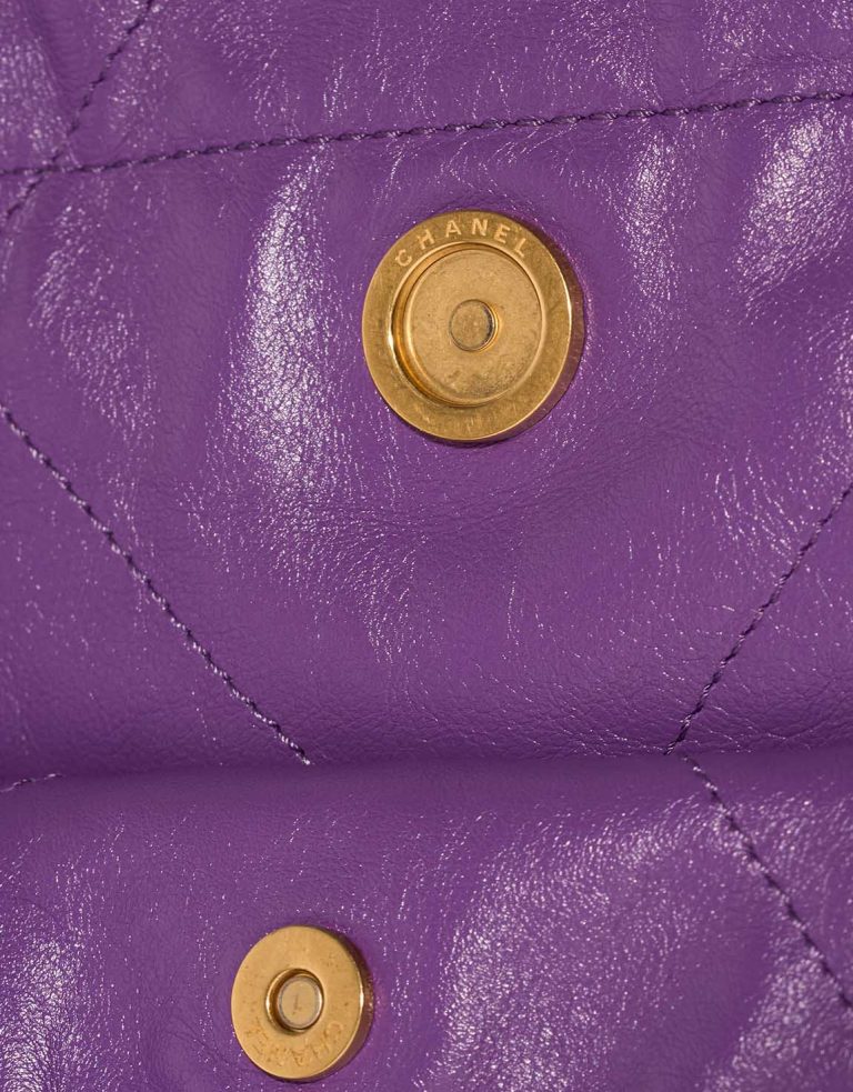 Chanel 22 Medium Lamb Violet Signs of wear | Sell your designer bag