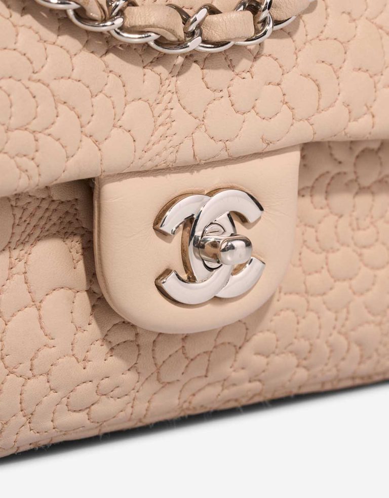 Chanel Timeless Camellia Medium Lamb Light Pink Closing System | Sell your designer bag
