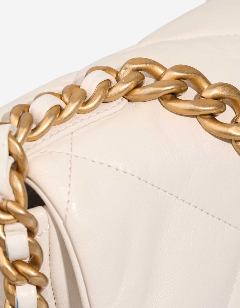 Chanel 19 Flap Bag Lamb White Signs of wear | Sell your designer bag