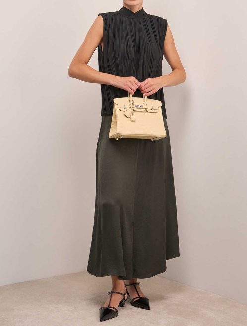 Hermès Birkin 25 Matte Alligator Vanille on Model | Sell your designer bag