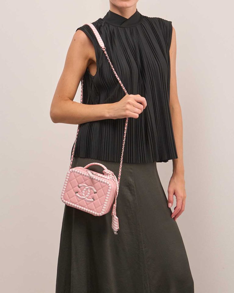 Chanel Vanity Small Caviar Pink / White Front | Sell your designer bag