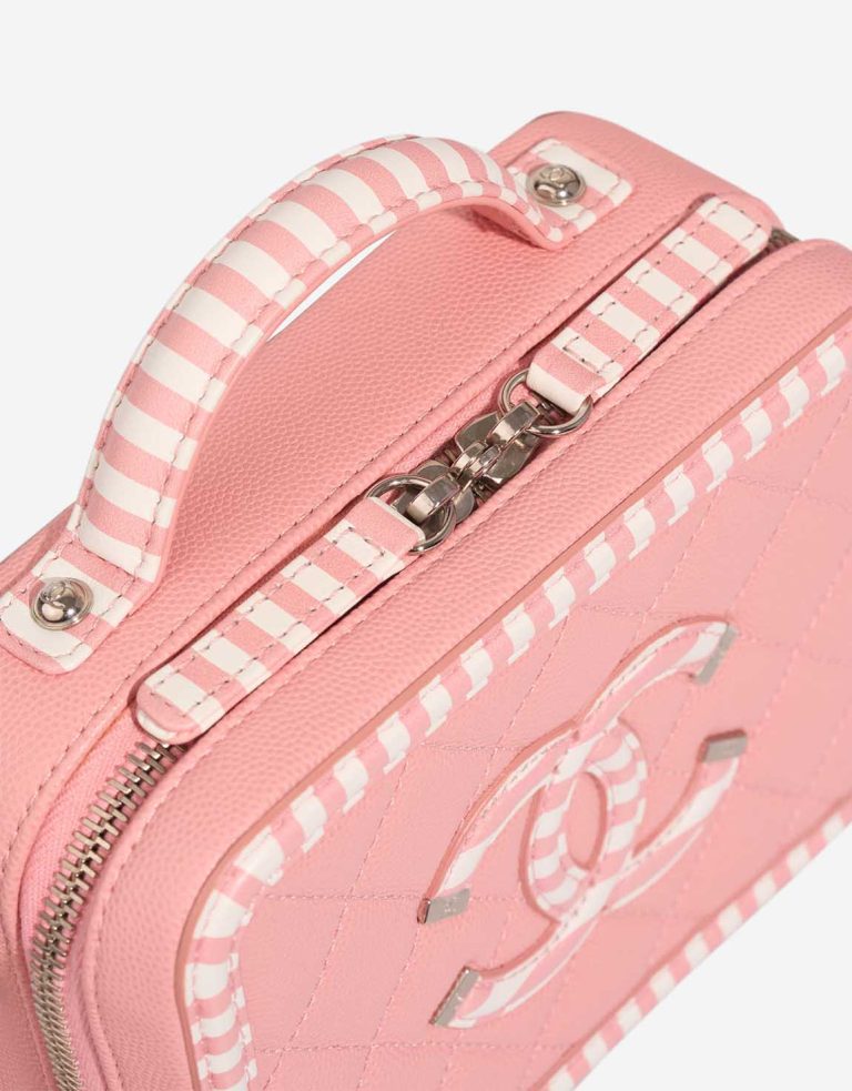 Chanel Vanity Small Caviar Pink / White Closing System | Sell your designer bag