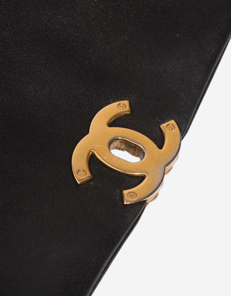 Chanel 19 Flap Bag Lamb Black Signs of wear | Sell your designer bag