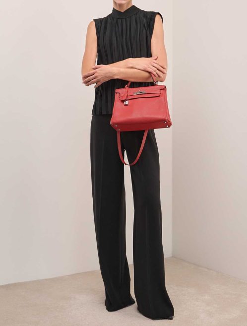 Hermès Kelly 28 Clémence Rose Jaipur on Model | Sell your designer bag