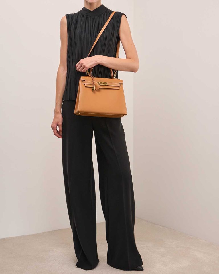 Hermès Kelly 28 Box Sable Naturel Front | Sell your designer bag