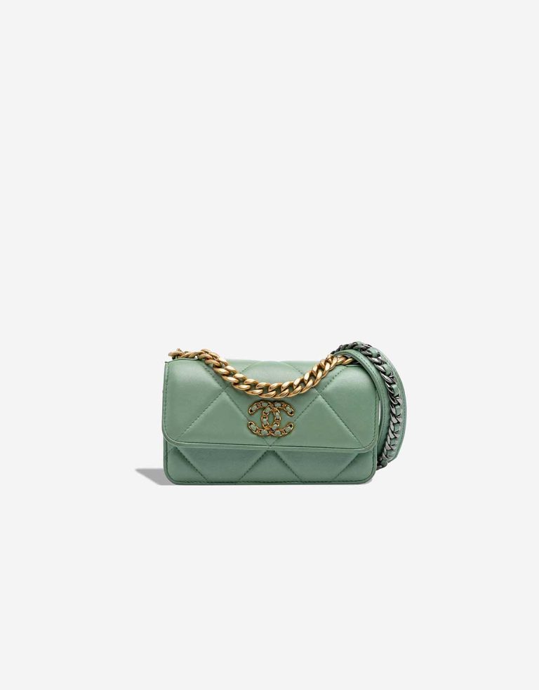 Chanel 19 Wallet On Chain Lamb Green Front | Sell your designer bag
