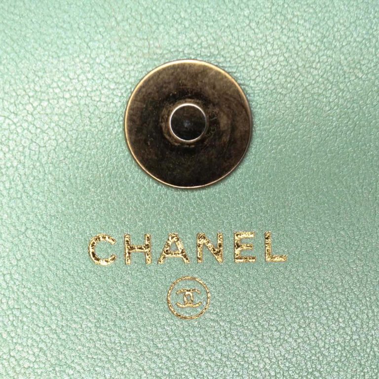 Chanel 19 Wallet On Chain Lamb Green Closing System | Sell your designer bag