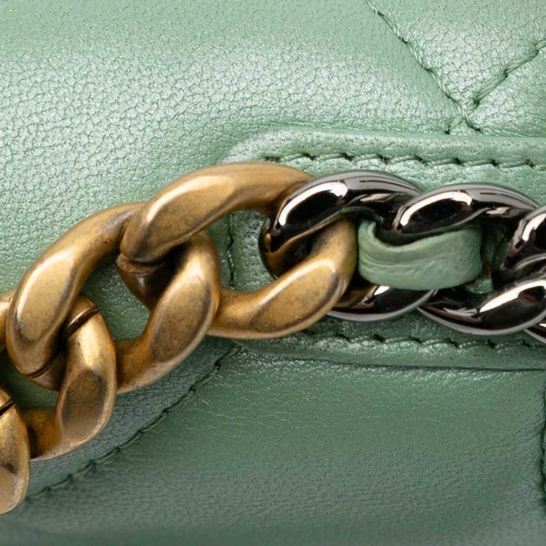 Chanel 19 Wallet On Chain Lamb Green Signs of wear | Sell your designer bag