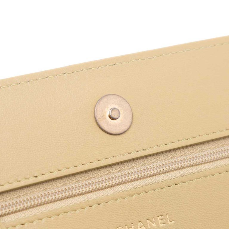 Chanel 19 Wallet On Chain Lamb Beige Signs of wear | Sell your designer bag