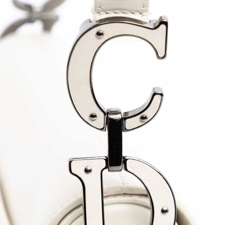 Dior Saddle Medium Lamb White Signs of wear | Sell your designer bag
