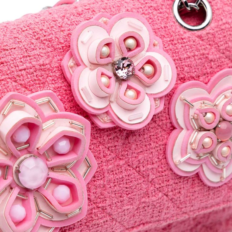 Chanel Timeless Medium Tweed Pink Signs of wear | Sell your designer bag