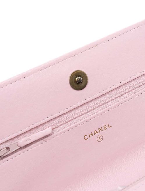 Chanel 19 Wallet On Chain Lamb Pink Closing System | Sell your designer bag