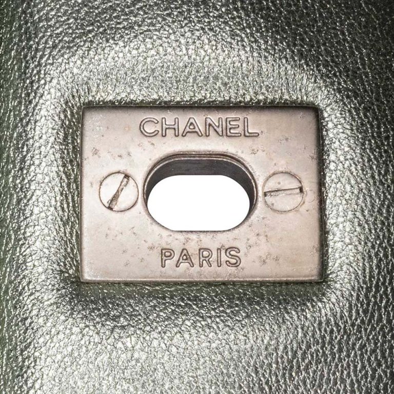 Chanel Timeless Jumbo Lamb Silver Signs of wear | Sell your designer bag
