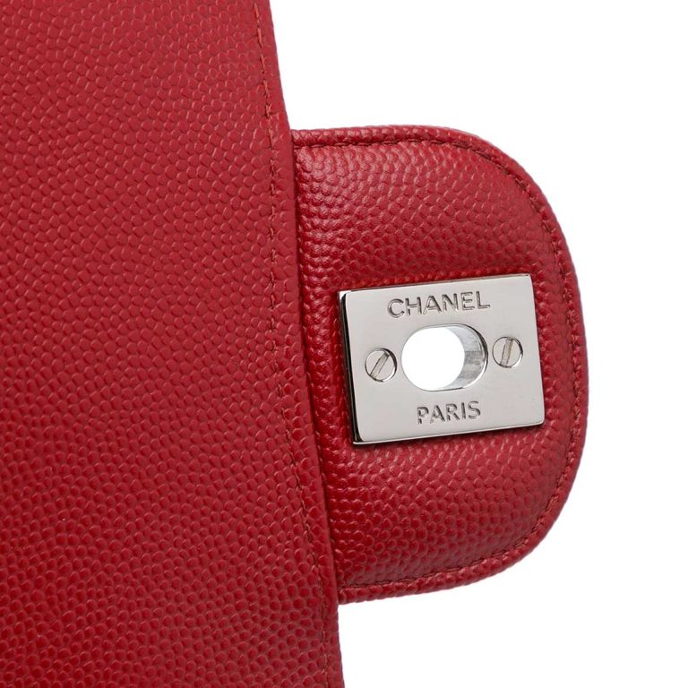 Chanel Timeless Chevron Medium Caviar Red Signs of wear | Sell your designer bag