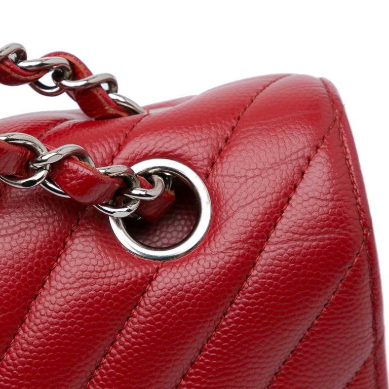 Chanel Timeless Chevron Medium Caviar Red Signs of wear | Sell your designer bag