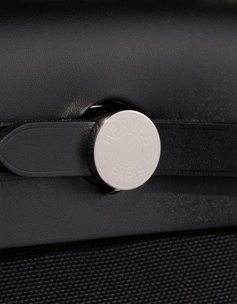 Hermès Herbag 31 Vache Hunter / Toile Black Closing System | Sell your designer bag