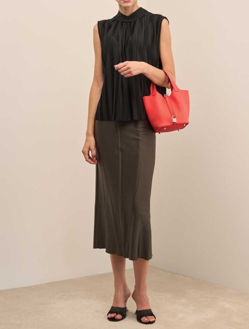 Hermès Picotin 18 Taurillon Clémence Orange Field on Model | Sell your designer bag