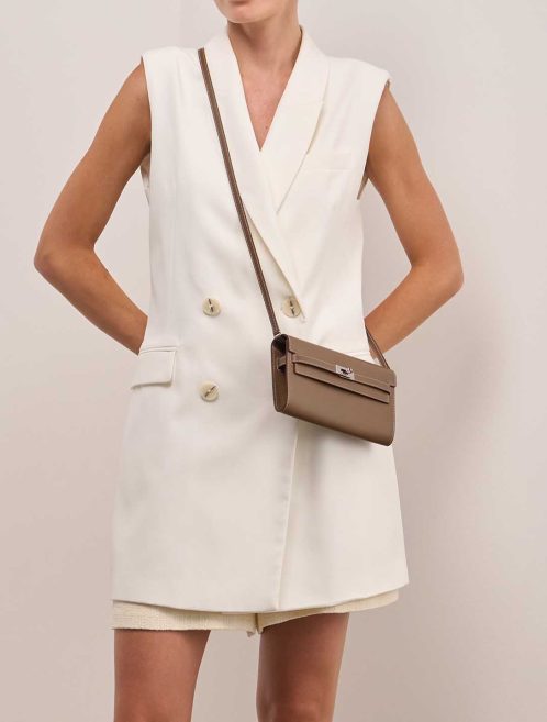 Hermès Kelly To Go Swift Étoupe on Model | Sell your designer bag