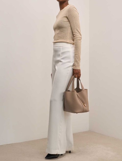Hermès Picotin 22 Taurillon Clémence Beige Marfa on Model | Sell your designer bag