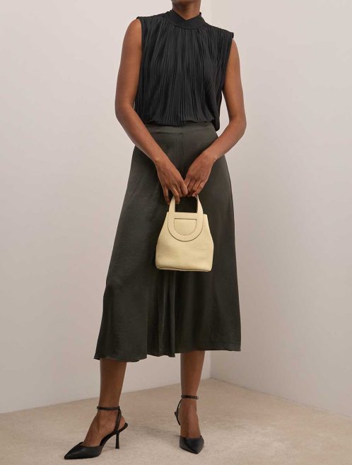 Hermès In-The-Loop 18 Taurillon Clémence Jaune Milton on Model | Sell your designer bag