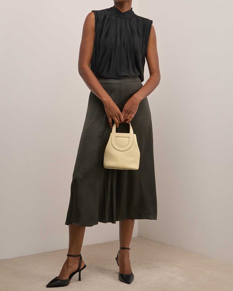 Hermès In-The-Loop 18 Taurillon Clémence Jaune Milton on Model | Sell your designer bag