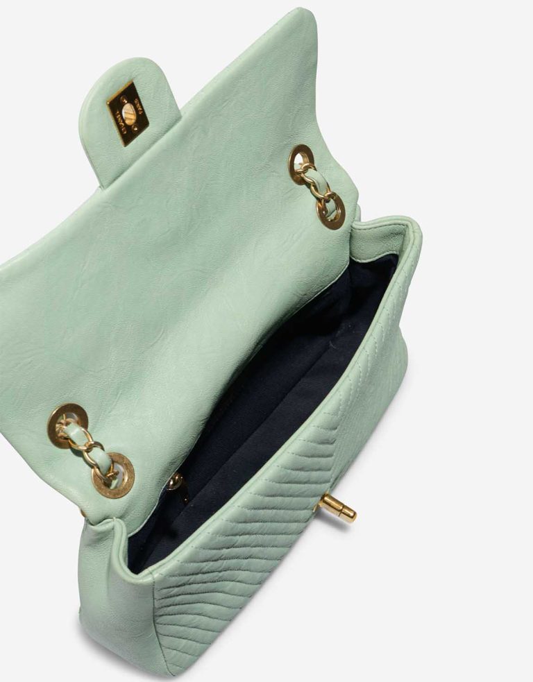 Chanel Flap Bag Chevron Medium Crinkled Calf Green Inside | Sell your designer bag