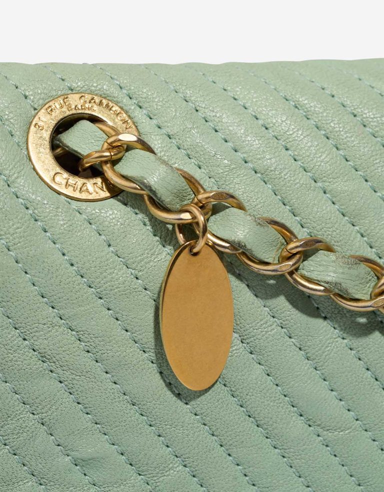 Chanel Flap Bag Chevron Medium Crinkled Calf Green Signs of wear | Sell your designer bag