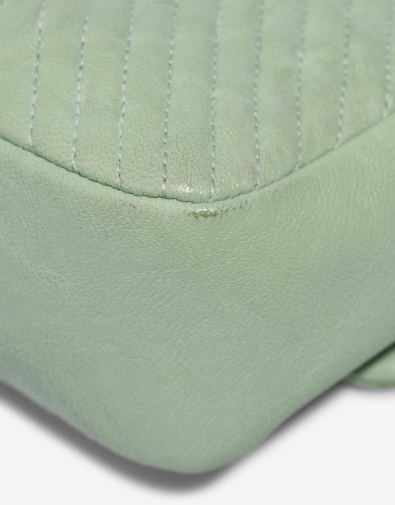 Chanel Flap Bag Chevron Medium Crinkled Calf Green Signs of wear | Sell your designer bag