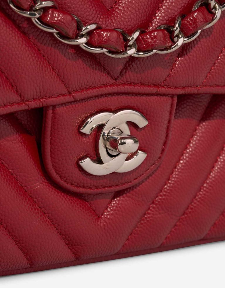 Chanel Timeless Chevron Medium Caviar Dark Red Closing System | Sell your designer bag