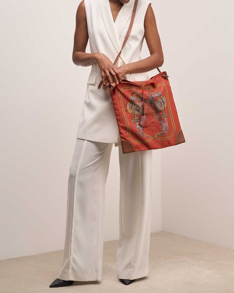 Hermès Silky City 41 Silk / Swift Red / Multicolour / Gold Front | Sell your designer bag