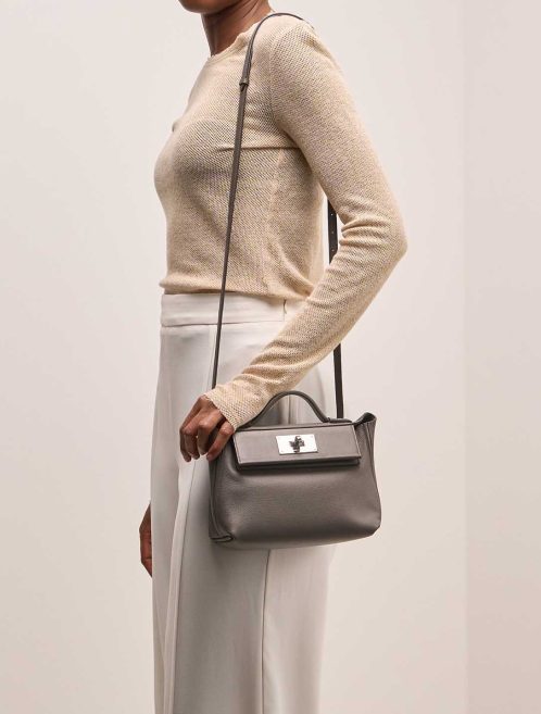 Hermès 24/24 21 Evercolor / Swift Gris Étain on Model | Sell your designer bag
