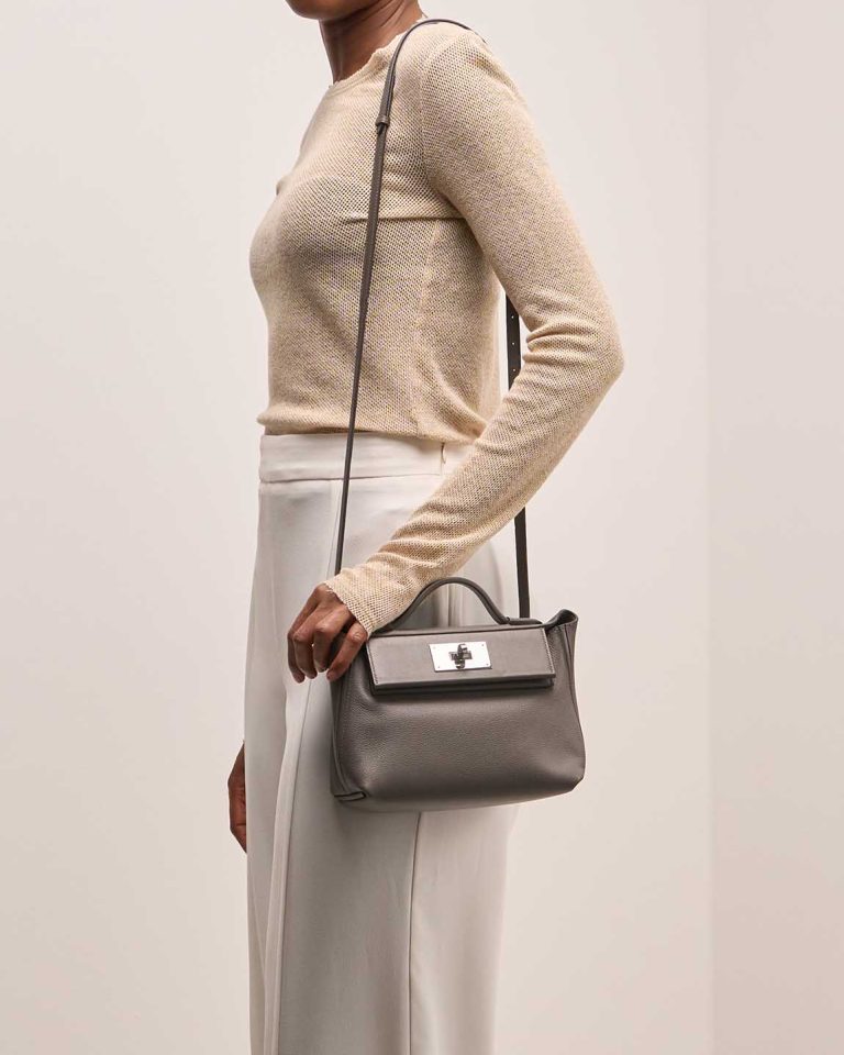 Hermès 24/24 21 Evercolor / Swift Gris Étain on Model | Sell your designer bag
